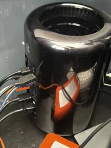 Apple Mac Pro A1481 Xeon E5 12-Core 2.70GHz 64GB RAM 1TB SSD Dual AMD D500x2 3GB - Picture 1 of 2