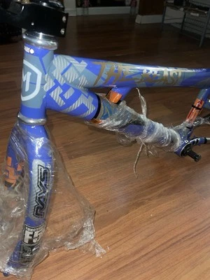 Mongoose BMX “HOOP D” 2003 PRO Trabajo de pintura personalizado con acabado de capa transparente. Foto 1 de 4