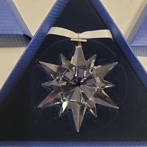 Swarovski 2017 Christmas Ornament Crystal Snowflake Annual Edition - Picture 1 of 5