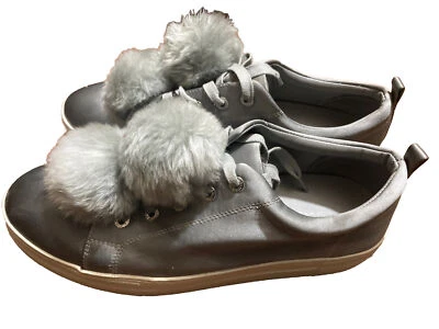 J. Tênis de plataforma Slides prata cinza cetim com pompons - Sapatos de dança de casamento - Imagem 1 de 4