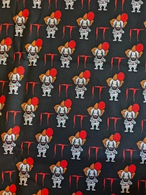 IT 100% tela de algodón 2 yardas sobre fondo negro Stephen King's IT Foto 1 de 2