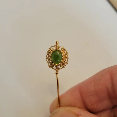 Prendedor de palo vintage dorado y piedra verde con motivo de filigrana floral unisex adulto Foto 1 de 4