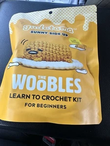 The Woobles Gudetama™ Sunny Side Up Crochet Kit Sellado - Imagen 1 de 2