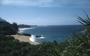 Hawaii lot of 30 Kodachrome 1950's 35mm slides beaches grass huts sugar cane + - Picture 1 of 23