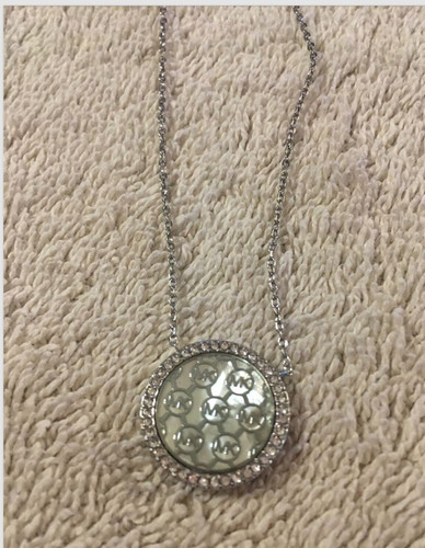 #79 Michael Kors mop monogramma collana tono argento ciondolo cuore cristalli $125
