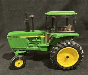 John Deere Tractor Model 4450 Diecast Metal Replica ERTL 1/16 - Picture 1 of 6