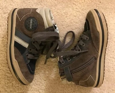 Usado en excelente estado! Botines Geox Respira Gamuza Cremallera Niños Pequeños Talla 9 ¡Estilo Hermoso! Foto 1 de 4
