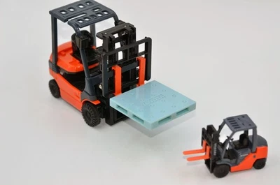 Tonero Toyota FL 8FG25 Diecast Modelo 1:23 y 1:45 Juego de 2 piezas Nuevo En Caja ¡RARO! Foto 1 de 4