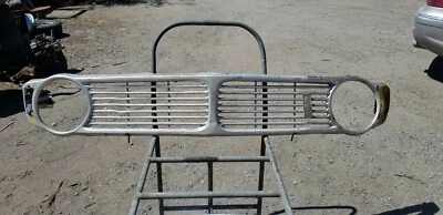 1967-1971 Volvo 140 142 144 Model Front Grille. Used Ad# 9831 Foto 1 de 4