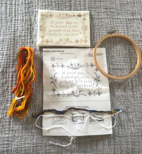 Hemmed With Prayer Jiffy Stitchery Sunset Persian Thread NOS Vintage Kit 635 - Picture 1 of 8