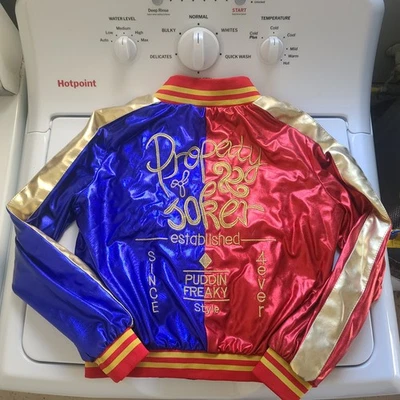 Mujeres Harley Quinn Escuadrón Suicida Propiedad de Joker Chaqueta Universitaria Pequeña Juegos con disfraces Foto 1 de 4