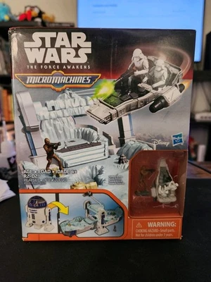 Star Wars Micro Machines The Force Awakens  R2-D2 Playset Chewbacca Snowspeeder - Image 1 of 4