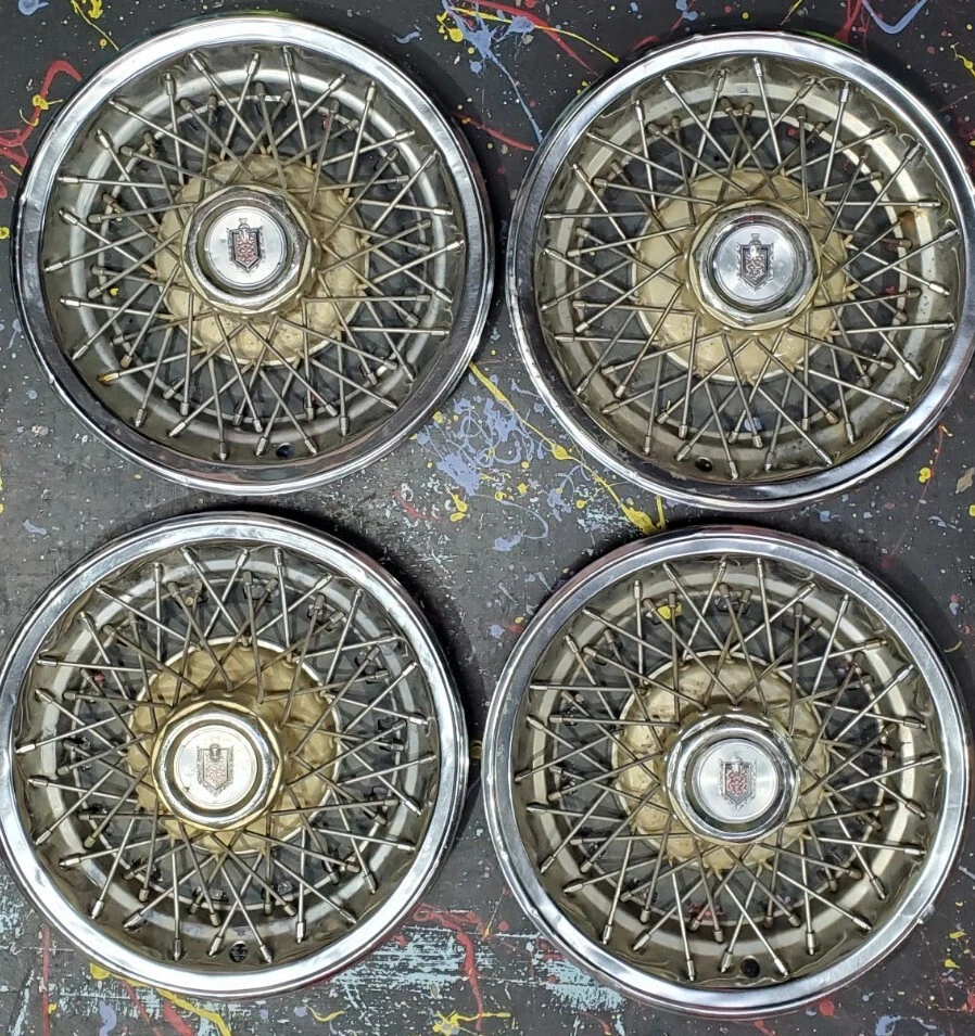 "Juego de cuatro tapacubos Chevrolet Monte Carlo 1976 radios de cable Norris Industries 14"""  Foto 1 de 4