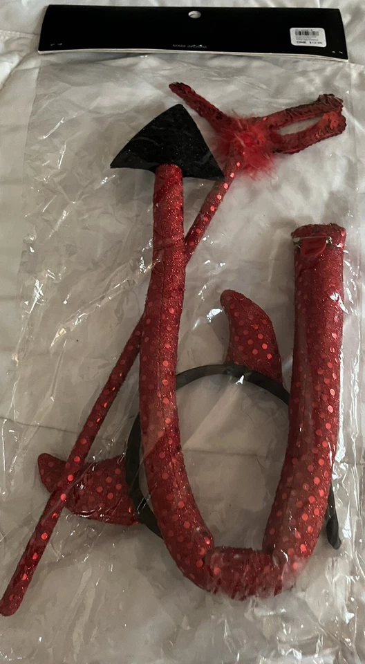 Charlotte Russe 魔鬼角、尾巴和三叉戟。  全新。 已停产 — 第 1/3 张图片