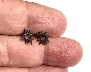Ein Paar minimalistische Mini Edelstahl Sonne Ohrstecker /E6 - Bild 1 von 1