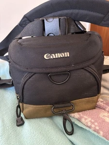 Canon EOS 400D 10.1 MP Digital SLR Camera - Black (Kit with EF-S 18-55mm Lens) - Picture 1 of 5