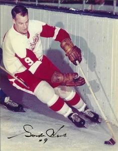 GORDIE HOWE SIGNED 8X10 PHOTO DETROIT RED WINGS HOCKEY AUTOGRAPHED IN PERSON - Picture 1 of 1