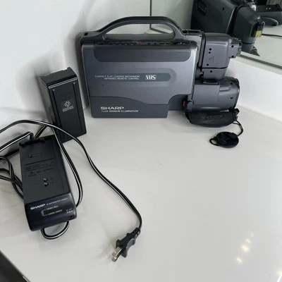 Vtg 1993 Sharp Super Cat's Eye 0.7 LUX SLIMCAM VHS Video Camcorder VL-L62U  READ - Image 1 of 4