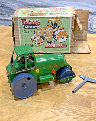ZC224:   Vintage Tri-ang Minic  Clockwork Road Roller. Boxed - Image 1 of 4