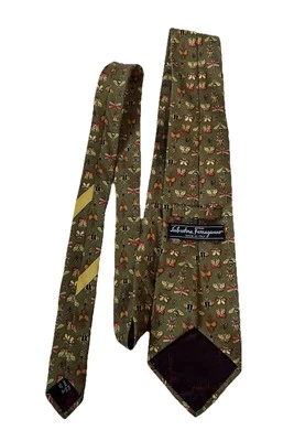 Corbata de seda verde oliva Salvatore Ferragamo con estampado de mariposas Foto 1 de 4