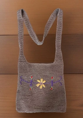 Bolso de mano monedero de ganchillo. Gris con detalles amarillos, morados, verdes, rojos. Talla mediana Foto 1 de 4