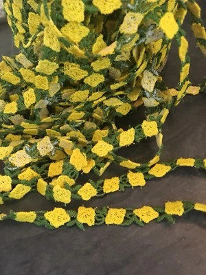 Encaje de vena de algodón limón verde y amarillo de 19 yardas Foto 1 de 2