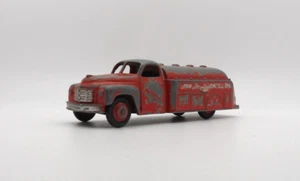 DINKY TOYS 441 STUDEBAKER PETROL TANKER RED REASONABLE CONDITION UNBOXED - Picture 1 of 8