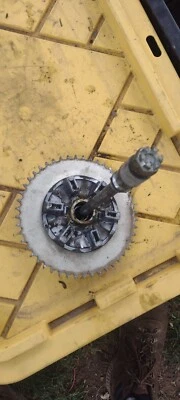 Kawasaki Ke 175 1978 piñón trasero, buje y eje con espaciadores Foto 1 de 2