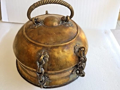 HERMOSA CAJA FUERTE ANTIGUA CHINA HECHA EN H/LATÓN BRONCE SIGLO XVIX CON CUBIERTA Foto 1 de 4