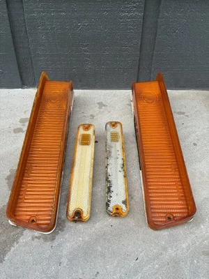 1978-1979 Ford Truck F150 250 350 Bronco Turn Signal Park Pair Left Right Front - Image 1 of 4