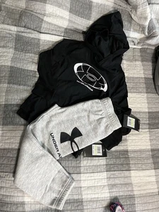 Under Armour Boys Outfit Long Sleeve And Sweatpants Size 4 Little Boys NWT - Picture 1 of 1