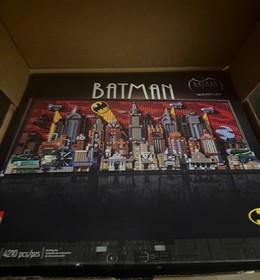 LEGO&reg; 76271 Batman: The Animated Series Gotham City NEW Sealed RETIRED Wall Art