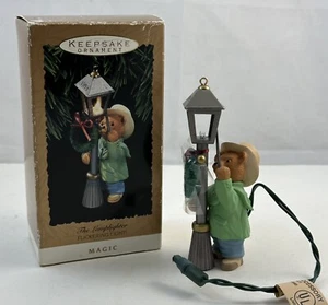 Hallmark Keepsake Ornament 1993 Magic The Lamplighter Bear Flickering Light - Foto 1 di 5