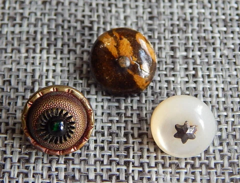 Lot of Vintage  Assorted Charm String Buttons Pin Shank #832-F Cover