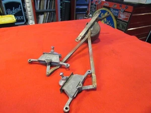 1935-39 Packard Senior wiper motor with towers and linkage - Picture 1 of 3