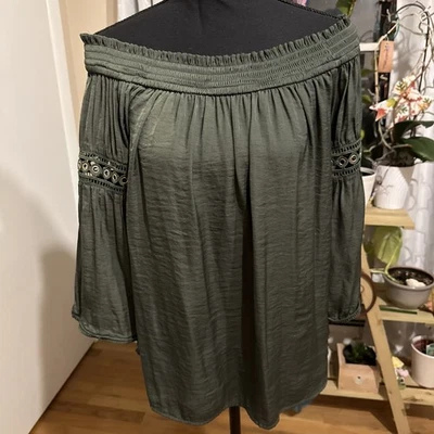 Jennifer Lopez JLO Women's Green Smocked Off Shoulder Blouse Top Sz. Medium - Image 1 of 4
