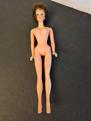 Muñeca Barbie Clon De Colección Años 60 Años 70 Cabello Moreno Desnuda Sin Marca Foto 1 de 4