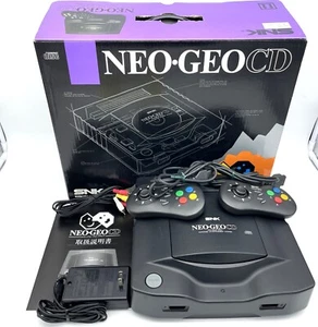 Consola de CD Neo Geo con 2 mini controladores y cable de alimentación SNK probado en caja - Imagen 1 de 24
