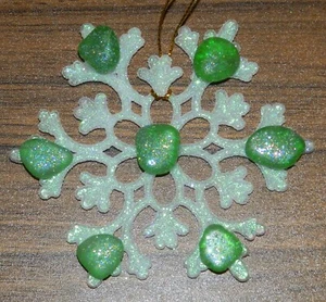 LOVELY SPARKLY/GLITTERY GREEN SEA GLASS SNOWFLAKE ORNAMENTS SURF TUMBLED ENGLISH - Picture 1 of 2