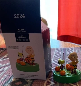HALLMARK PEANUTS TRUCO O TRATO AMIGOS SUPER LUCY Y LINUS ADORNOS - BOGO - Imagen 1 de 6