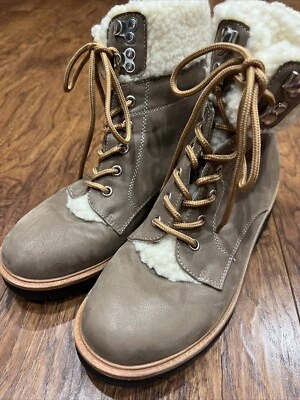 Women’s MIA Regis-SHX Taupe combat boots Sherpa Faux Leather SZ 8 Lug Sole - Image 1 of 4