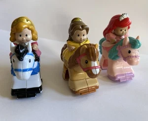 Fisher Price Little People Klip Klops - Belle, Ariel e Aurora - Foto 1 di 13