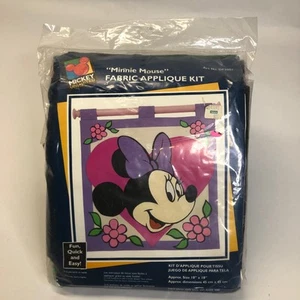 Mickey Unlimited Minnie Mouse Fabric Applique Kit Fun Quick Easy 18 x 18 - Picture 1 of 11