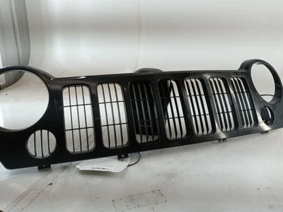 Jeep Liberty 2005 2006 parrilla delantera parrilla con inserciones de luz antiniebla usado probado   Foto 1 de 4