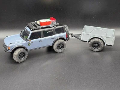 Reboques para rastreadores axiais SCX30 Bronco Jeep Red Cat escala 1/30 - Imagem 1 de 4