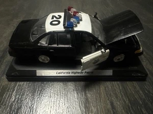 1998 Ford Crown Victoria California Highway Patrol 1:24 Scale With Platform - Picture 1 of 14