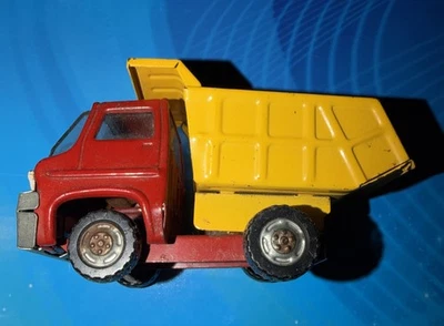 复古 Marx 红色和黄色压钢自卸车 - Louis Marx & Company — 第 1/4 张图片