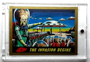 Mars Attacks Heritage GOLD Parallel Base Card 1 THE INVASION BEGINS - Picture 1 of 2