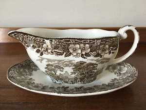 Vintage Crown Staffordshire Woodland Design Gravy Boat with Fixed Plate - Picture 1 of 9