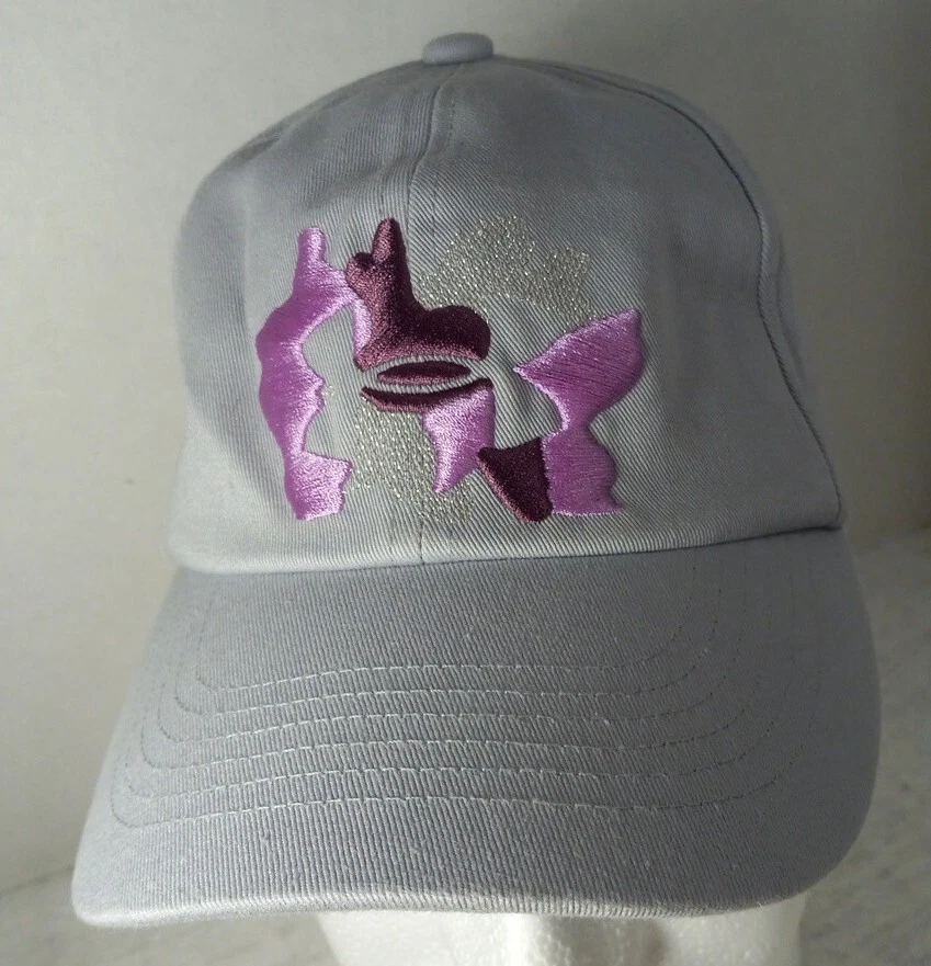 Sombrero Under Armour Niñas UA Free Fit Gris Con Bordado Púrpura   Foto 1 de 4